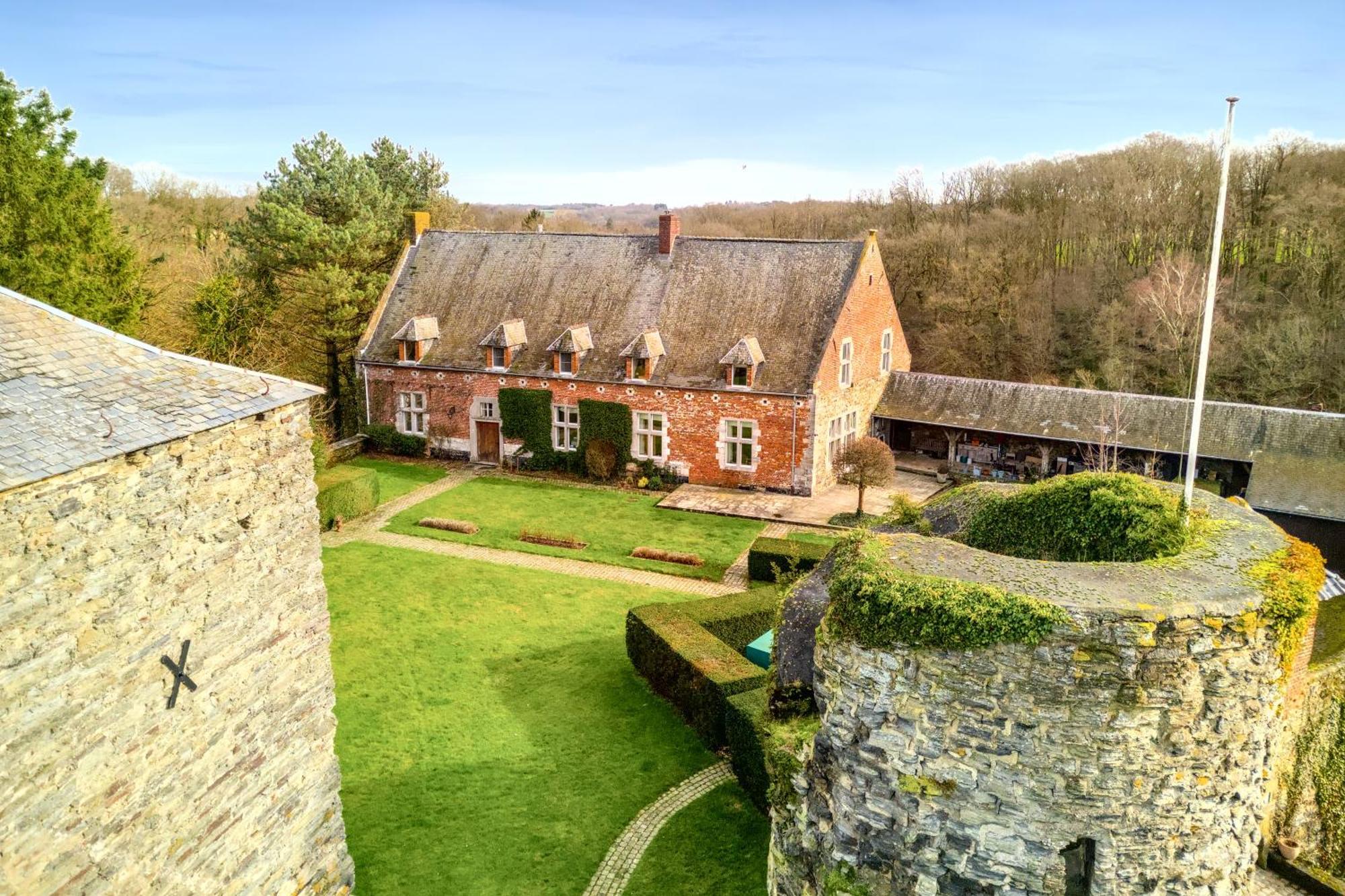 Le Gite Du Chateau - Domaine Des Trois Tilleuls Villers-la-Ville Exterior photo